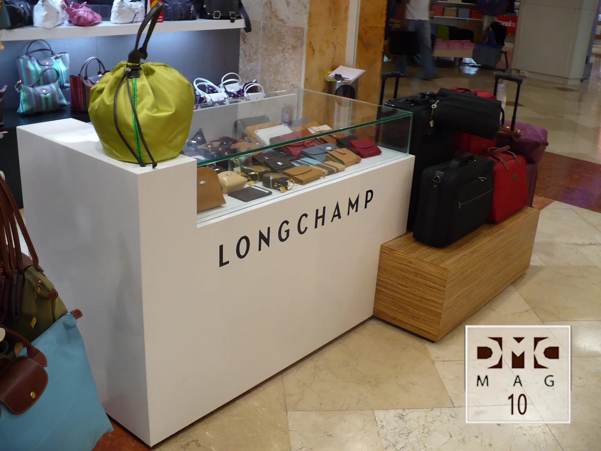 Mobiliario comercial exhibición maletas