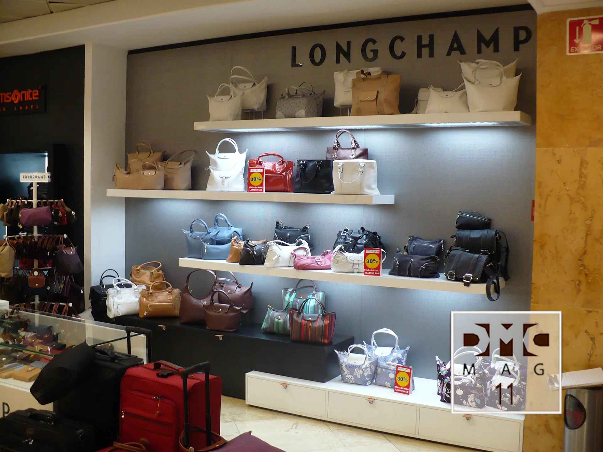 Mobiliario comercial isla lujo