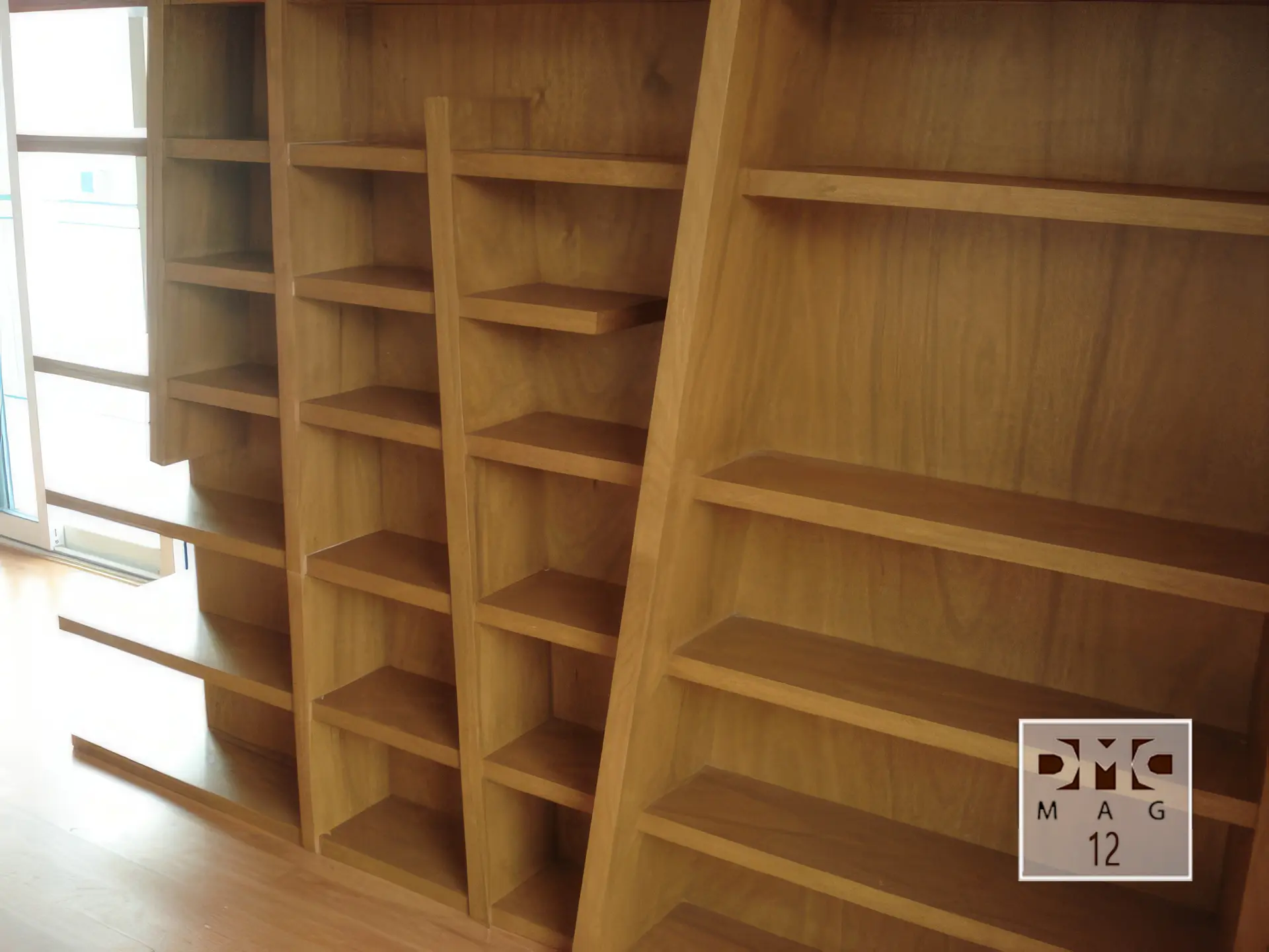 Librero de Madera Elegante