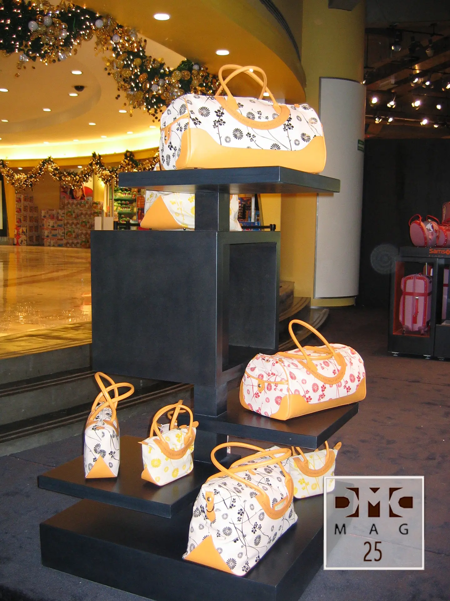 Mobiliario comercial exhibidor de carteras 