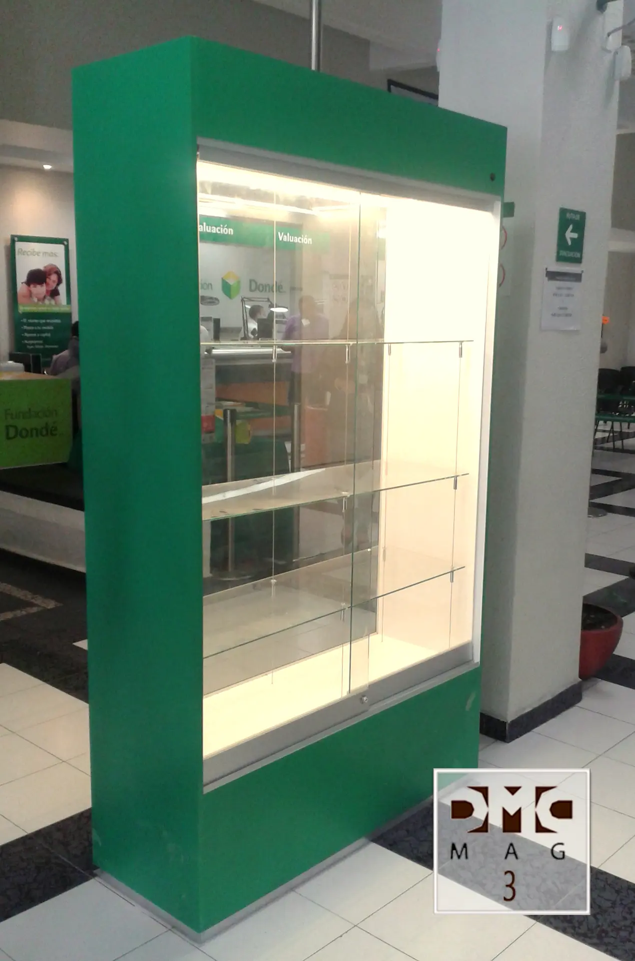 Mobiliario comercial Stand Cerrado