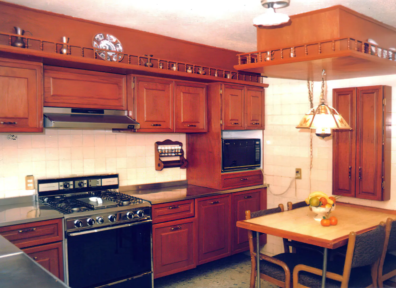 Fabricamos Cocinas Integrales en madera y sus derivados