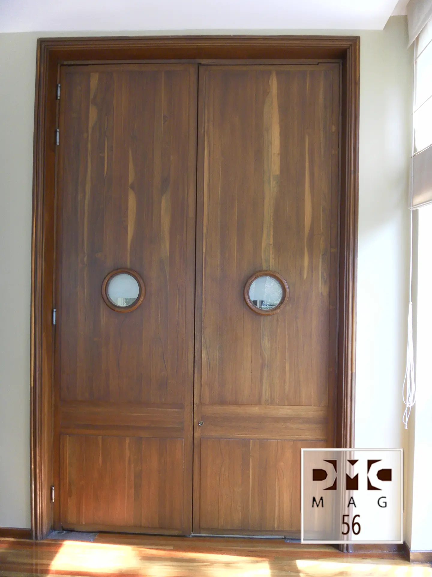 Puerta de Madera amplia