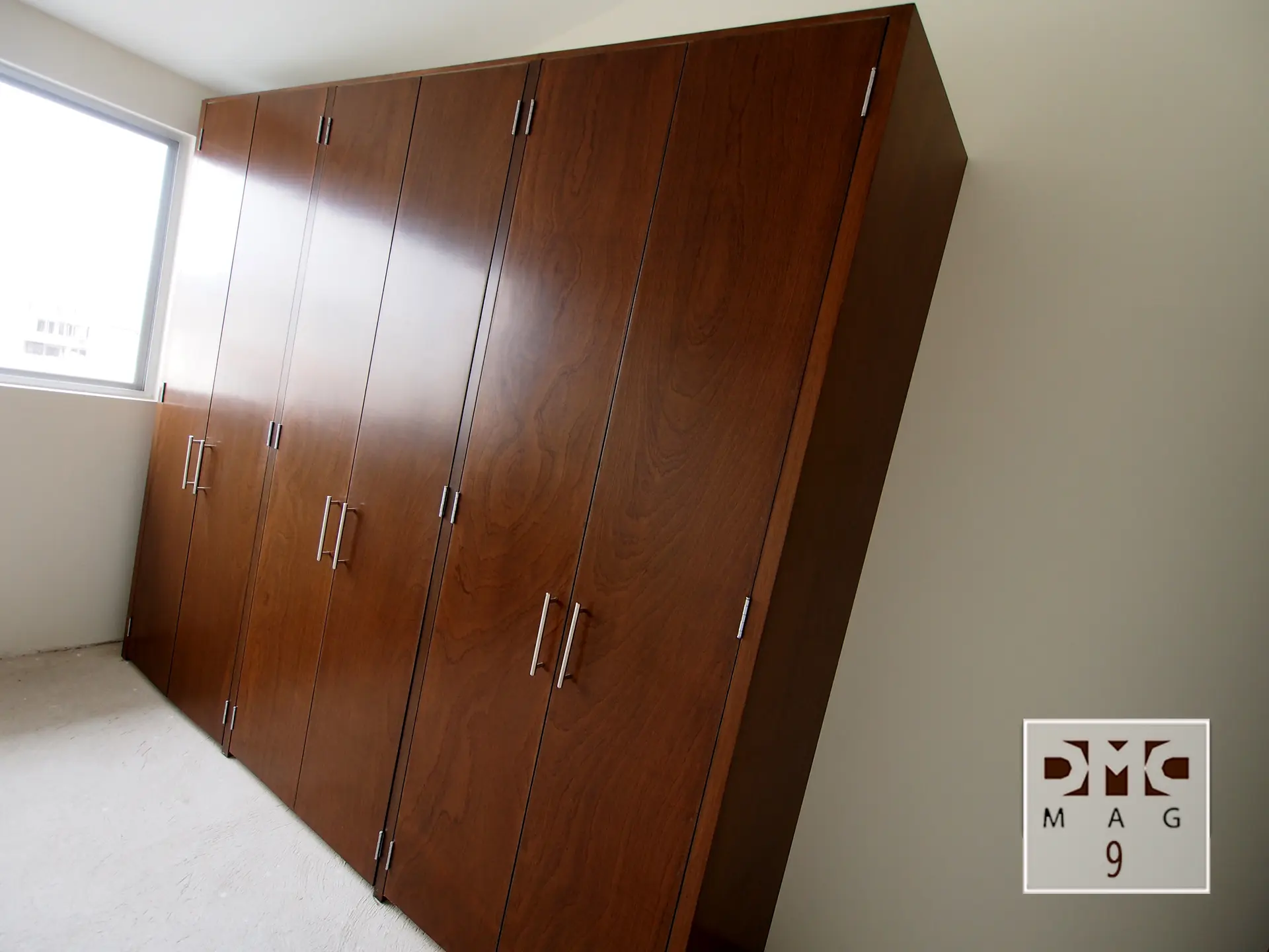 Closets con repisas deslizables